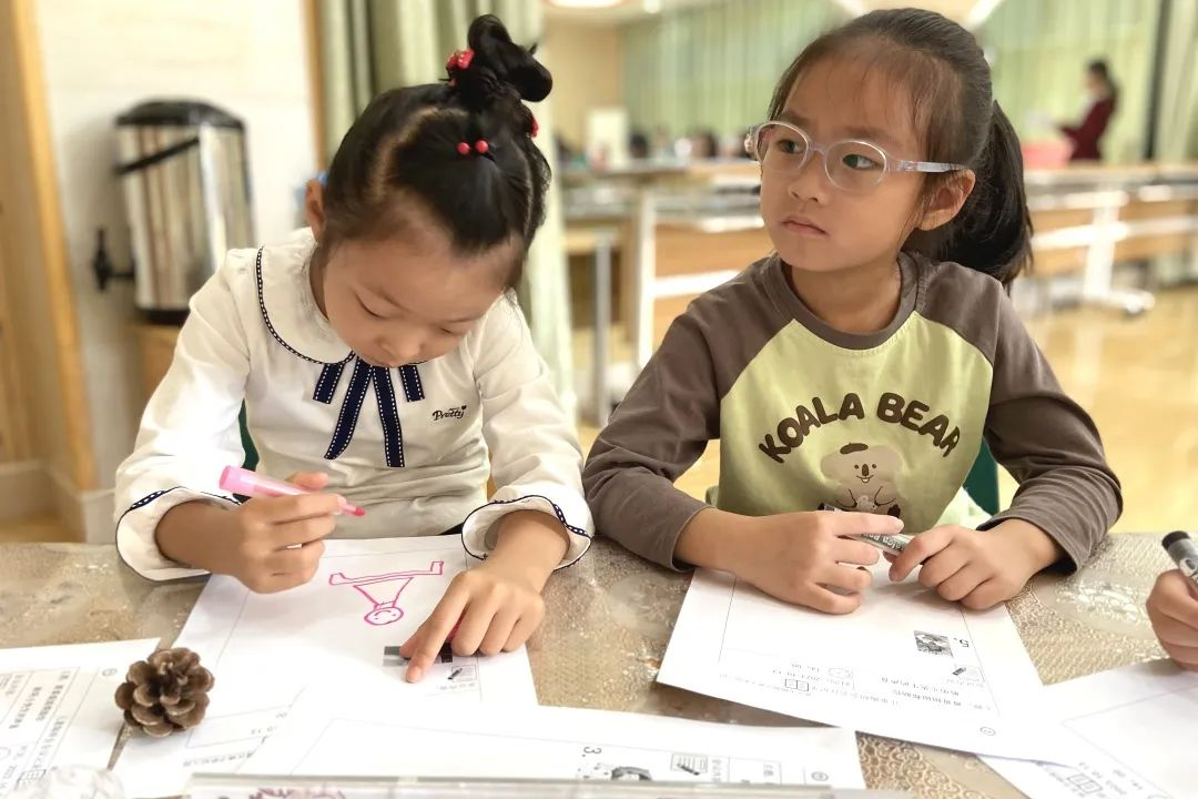 20231013【生活燕幼·园区动态】下庙分园：“哥哥姐姐帮助你，聆听小先生的声音”——记第三次儿童陶研会_html_3e8595fa.png