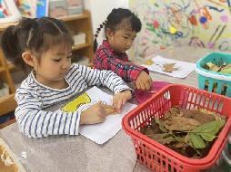 2023.10.26 小班年级组社区活动_html_m8730a5b.jpg