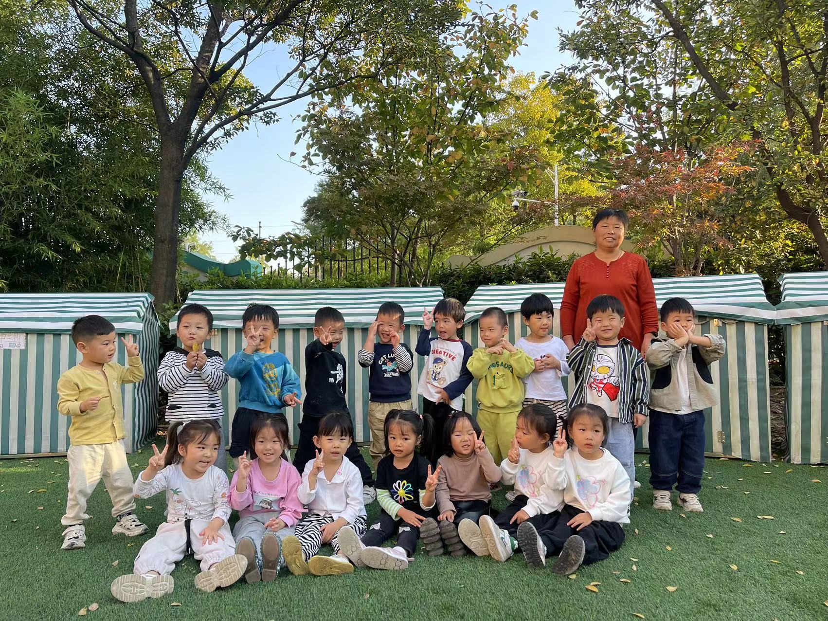 【生活燕幼·年级组动态】下庙分园：“拾秋季，探种植”——小班组种植团活动(1)_html_m57fcff3a.jpg