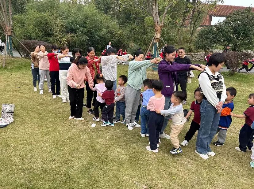 20231028 【生活燕幼·园区动态】燕鸣苑分园：秋日好时光 相约“趣”自然——亲子秋游活动_html_m41575966.jpg