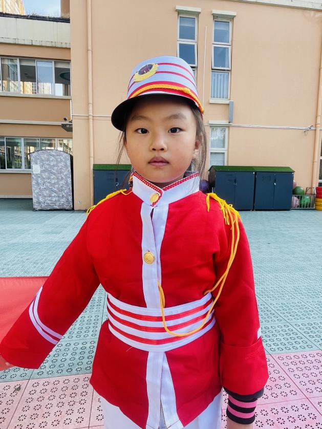 20231106【生活燕幼·园区动态】下庙分园：“小仪式，大情怀”——大四班升旗仪式(1)_html_m26074c14.jpg