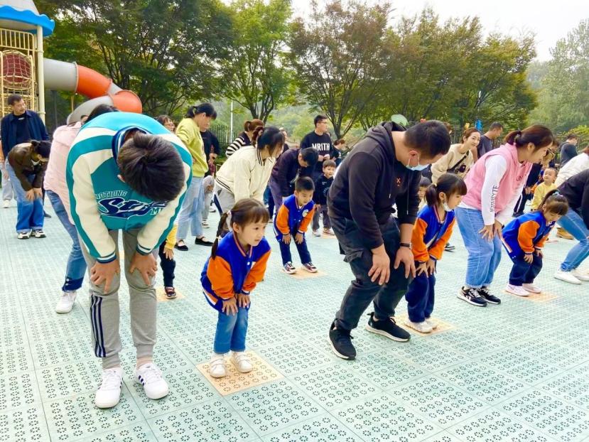 【生活燕幼·年级组动态】下庙分园：“大手牵小手，一起来运动”——中班半日开放暨亲子运动会活动_html_m116f14fb.jpg