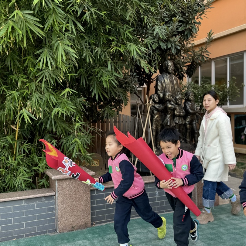 【生活燕幼·园区动态】下庙分园：“大手拉小手，运动迎园庆”——大带小运动会_html_md4bca56.jpg