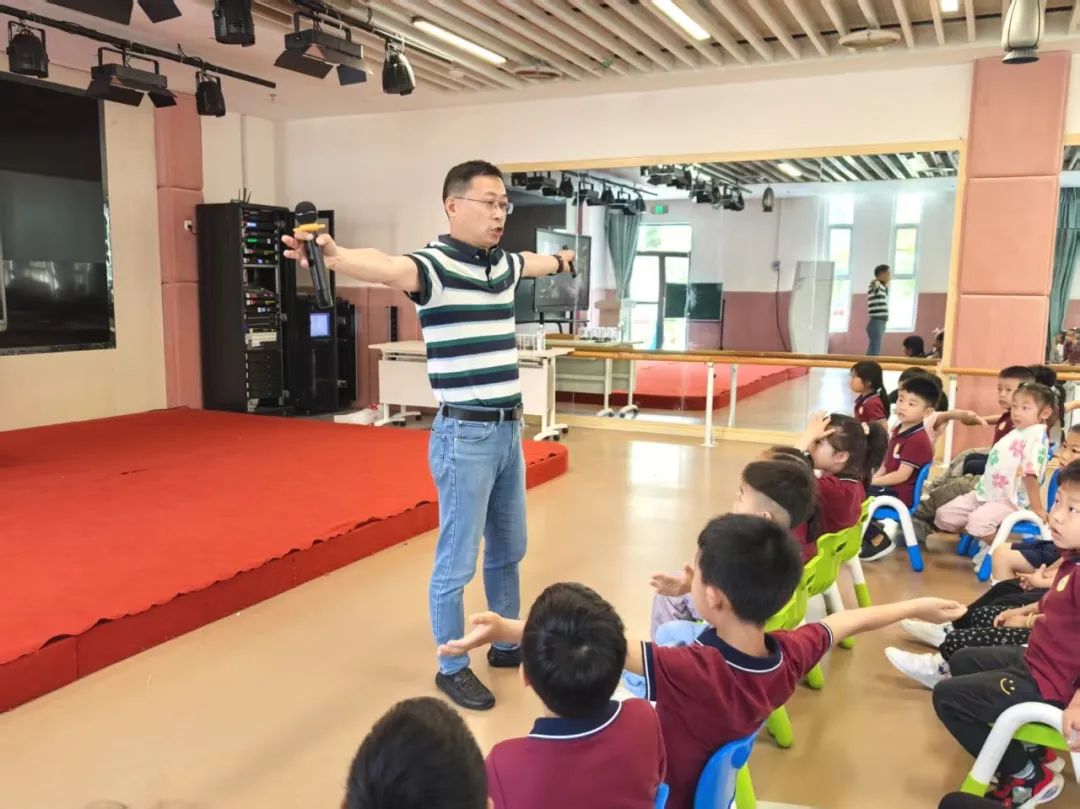 20250520【生活燕幼·园区动态】燕鸣苑分园：“毒虫”档案大揭秘——栖霞区科协大讲堂进校园活动_html_m2f626be7.jpg