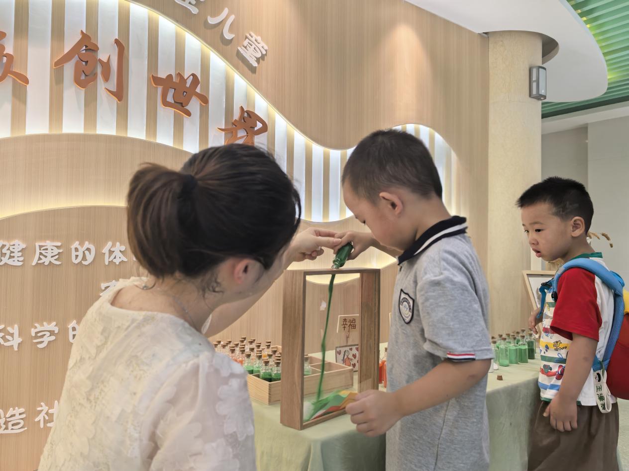 20240902新城开学第一天_html_m363a7a9a.jpg