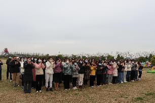 “赴一场春天的约会”——燕子矶幼儿园教职工工会活动555_html_f5aa645.jpg