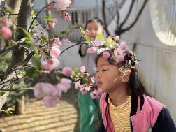 2023.3.24【生活燕幼·园区动态】燕幼中心园：春分时节到，春华春意浓——中一班春分节气活动_html_54216cf4.jpg
