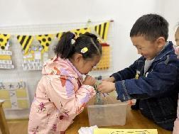 2023.3.24【生活燕幼·教研组动态】燕幼中心园：探索大奥秘 畅玩科学区---科学教研组区域游戏开放_html_m7b9199b8.jpg