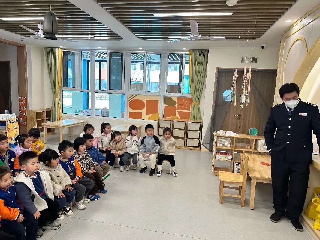 20230330 【生活燕幼&middot;园区动态】燕鸣苑分园：家园携手 共育未来——小班组家长资源团活动_html_4c6f4cb5.jpg