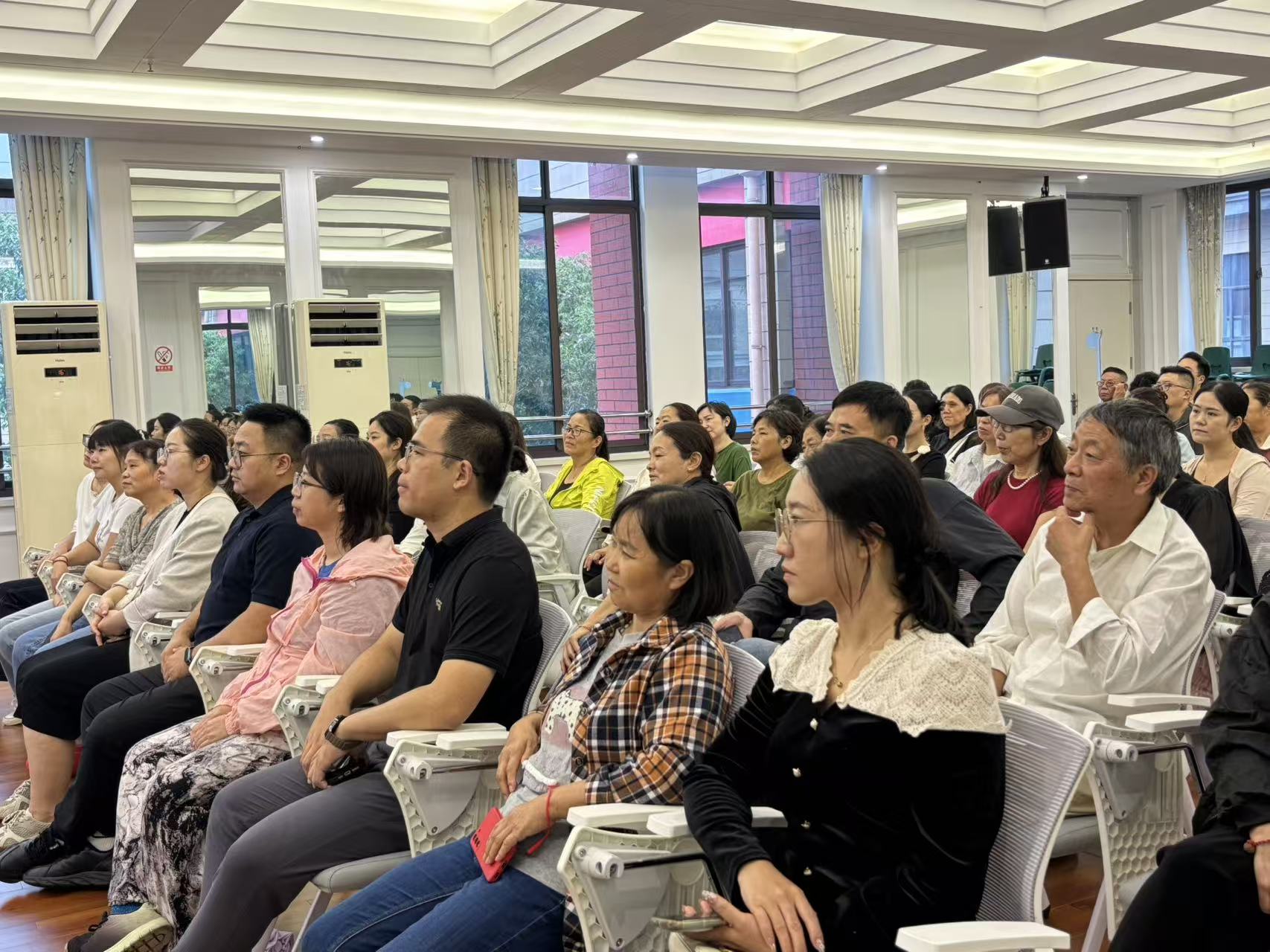 2025.9.25【生活燕幼·园区动态】新城分园：亲子关系 家园互动——栖霞区家校社协同育人风行讲师团活动_html_2ce02dff.jpg