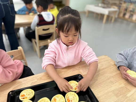 20241023  【生活燕幼&middot;园区动态】“霜降至，柿子红”——舌尖上的节气之霜降_html_m615bf12.jpg