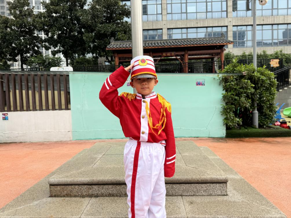 20241014【生活燕幼&middot;园区动态】新城分园——我是小小升旗手大五班升旗活动_html_m33f3e32d.jpg