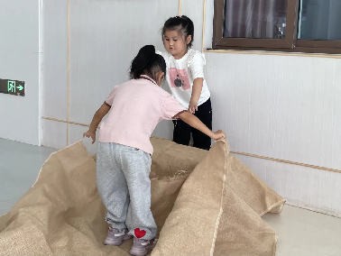 20241002  【生活燕幼&middot;园区动态】“稚趣迎国庆，童心向祖国”——国庆节系列活动_html_m7df70e94.png