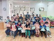 【生活燕幼·园区动态】燕幼中心园：“春风十里不如你，铿锵玫瑰绽芬芳”——三八妇女节活动_html_6b8d27bb.jpg