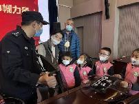 2023.3.14【生活燕幼·年级组动态】燕幼中心园：“走进派出所、警幼零距离”---中班年级组社区活动_html_mf8f3ac2.jpg