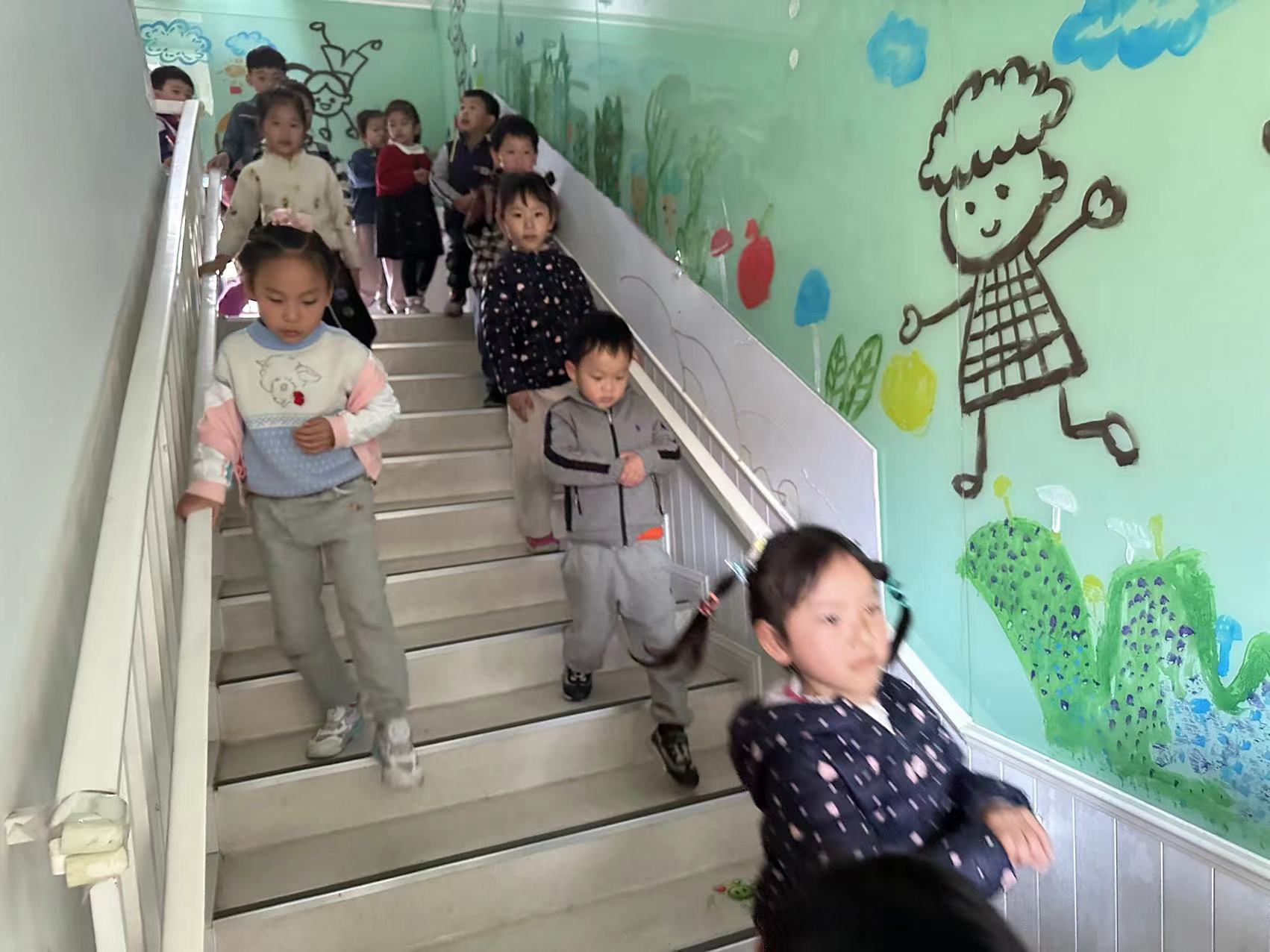 20230310防踩踏演练_html_619652d5.jpg