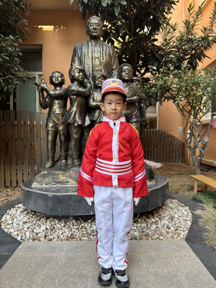 20231120【生活燕幼·园区动态】下庙分园：“小仪式，大情怀”——大一班升旗仪式(1)_html_m61276b42.jpg