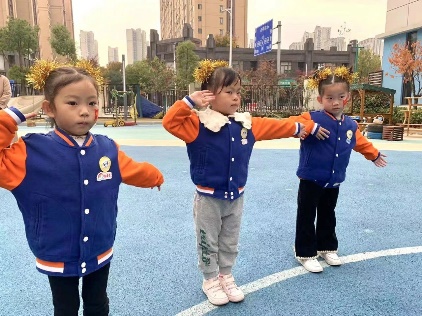 20231129  【生活燕幼·园区动态】“快乐早操，悦动成长”——幼儿早操和体育技能大赛评比_html_m510a7394.jpg