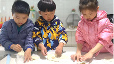 20231115【生活燕幼&middot;园区动态】小小时光，岁岁成长——十一月“小桃子”生日会_html_7e5449ff.png