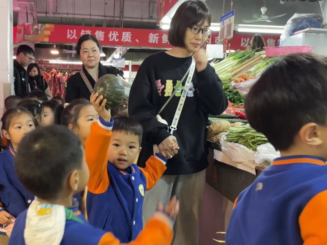 20231123【生活燕幼·园区动态】燕鸣苑分园：走，我们去买菜——中班年级组社会实践活动_html_m7b5c3951.jpg