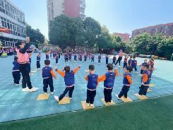 20230509【生活燕幼·园区动态】燕幼中心园：“拥抱春日 悦动成长”—班级早操评比暨体育技能比赛活动_html_m4e391277.jpg