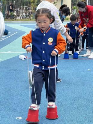 20230428 【生活燕幼·园区动态】燕鸣苑分园：我健康 我运动 我快乐——小班春季运动会活动_html_m60c8d812.jpg
