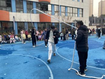 20241217 【生活燕幼·园区动态】燕鸣苑分园：“运动悦童心，亲子伴成长”——亲子运动会_html_1fd00b44.jpg