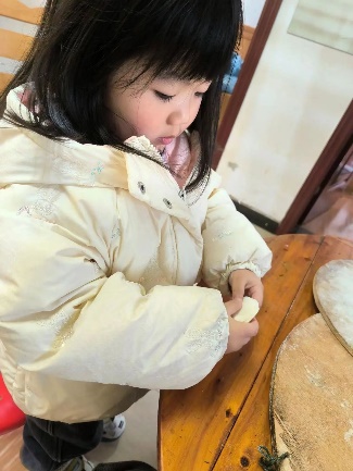 20240217  【生活燕幼】“齐乐龙龙，趣迎新年”——我的中国年主题活动_html_54e4637d.jpg