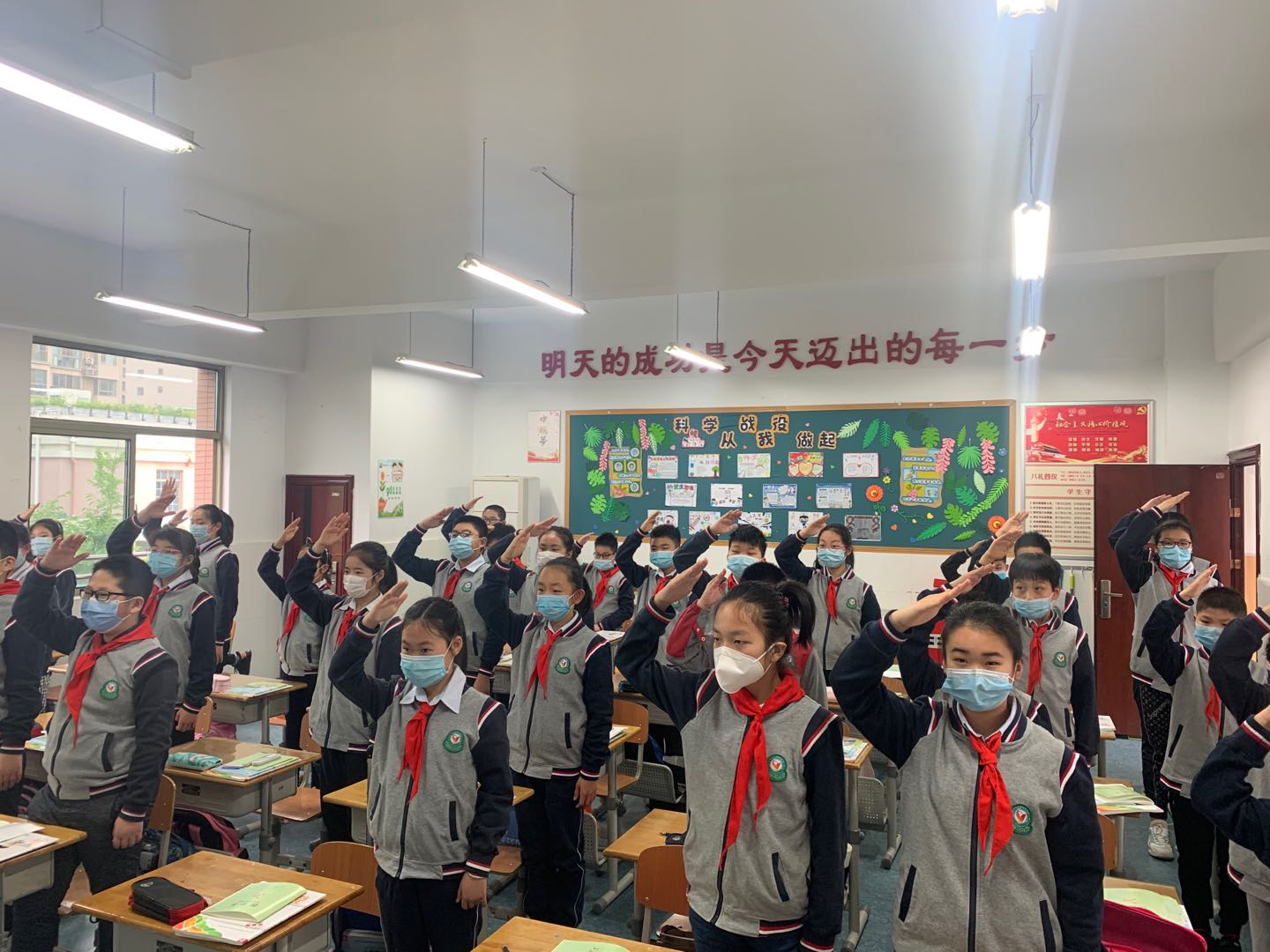 2020.5升旗仪式报道_html_393bffa3.jpg