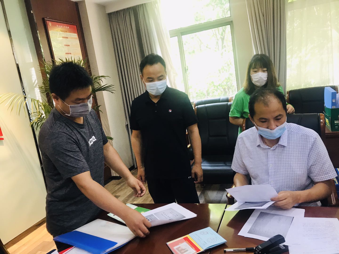 新闻稿（修改）_html_m3cb57454.jpg
