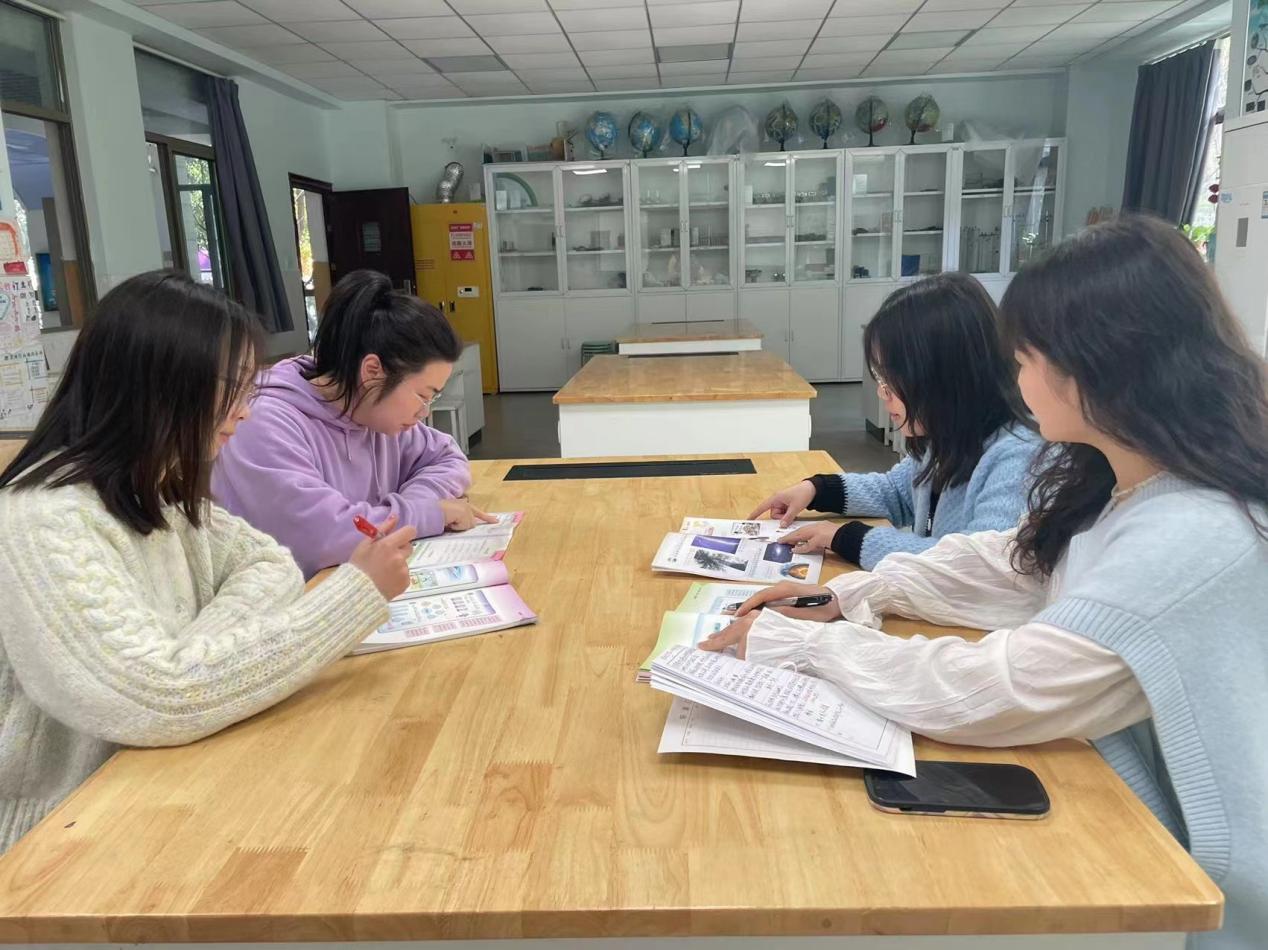 【养正颐小·教学】青春激扬，以赛促研--中电颐和家园小学综合组第四次集体备课_html_m1d488cf0.jpg