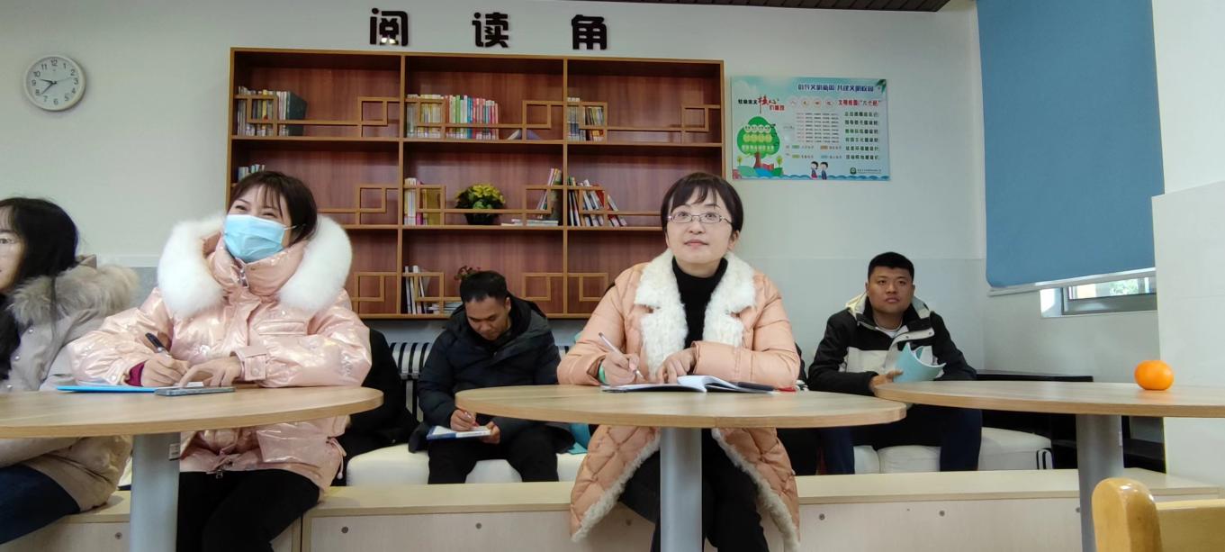 1_综合组教研美术组新闻报道12.2日(1)_html_m30819435.jpg