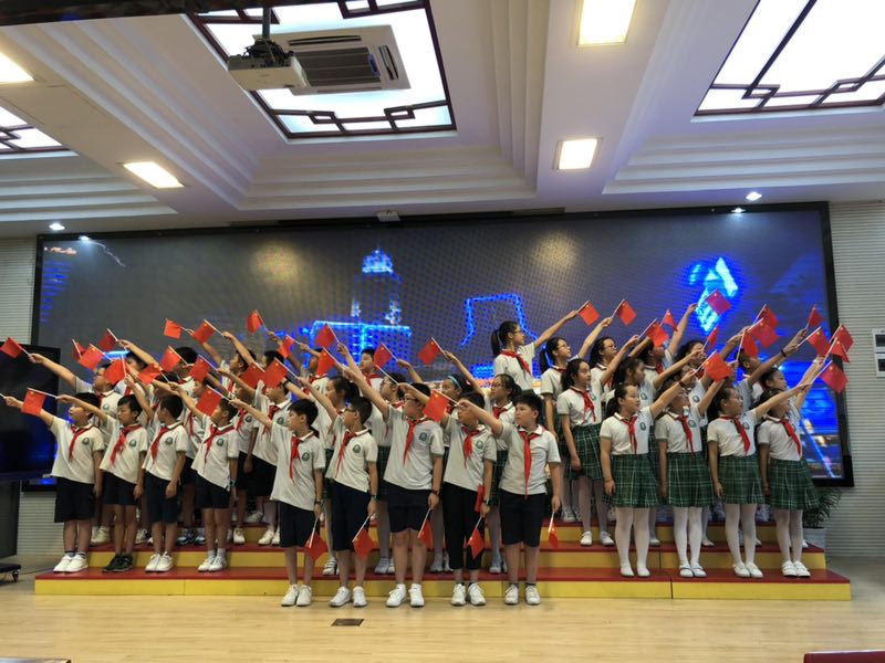 3. 校园红歌比赛新闻报道_html_m712113e.jpg