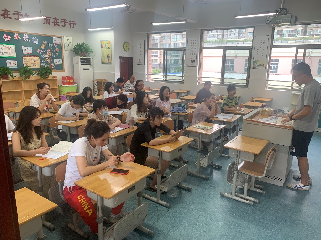 综合组教研_html_c8e086e.jpg