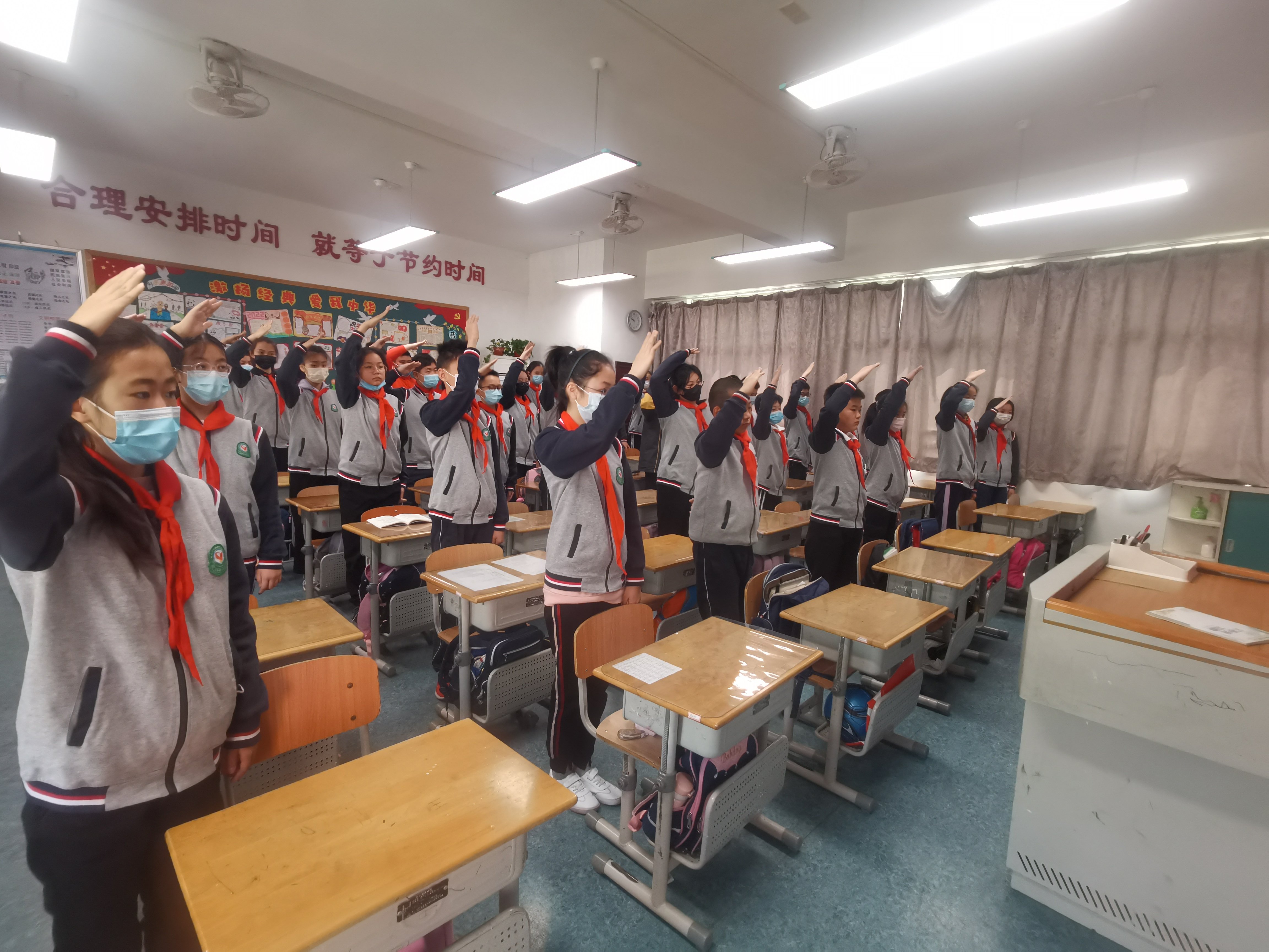 4.18第十周五（1）升旗仪式_html_m7257fbe5.jpg