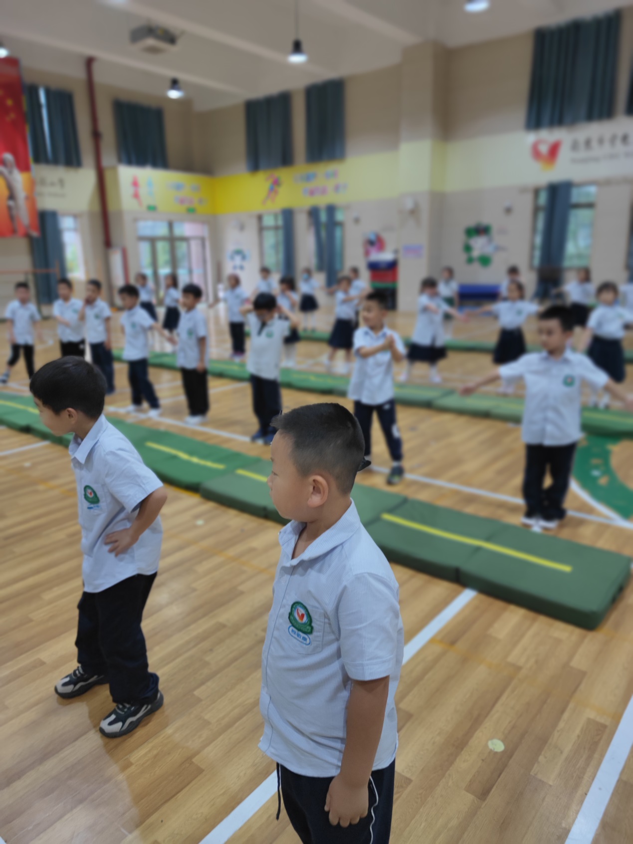 【养正颐小&middot;教学】健身趣味爬 萌娃笑哈哈——中电颐和家园小学综合组第三次教研活动_html_m76fca5f1.jpg