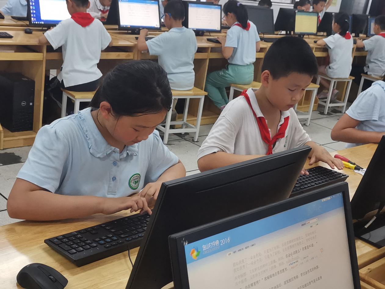 附中仙小南邮校区举行键盘打字比赛活动_html_4387a416.jpg