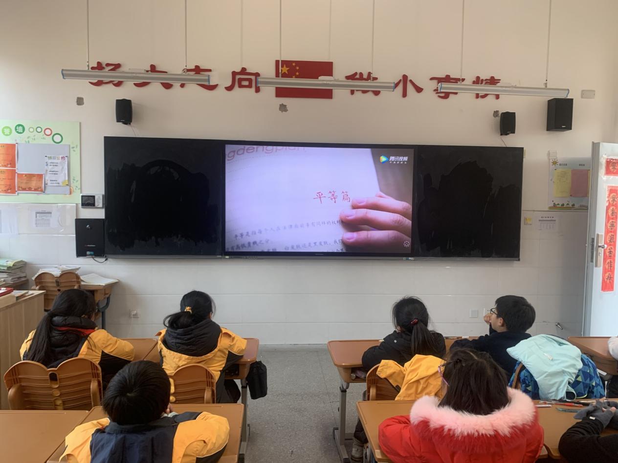 “璞石成玉”平等篇主题班会报道_html_m7d991e55.jpg