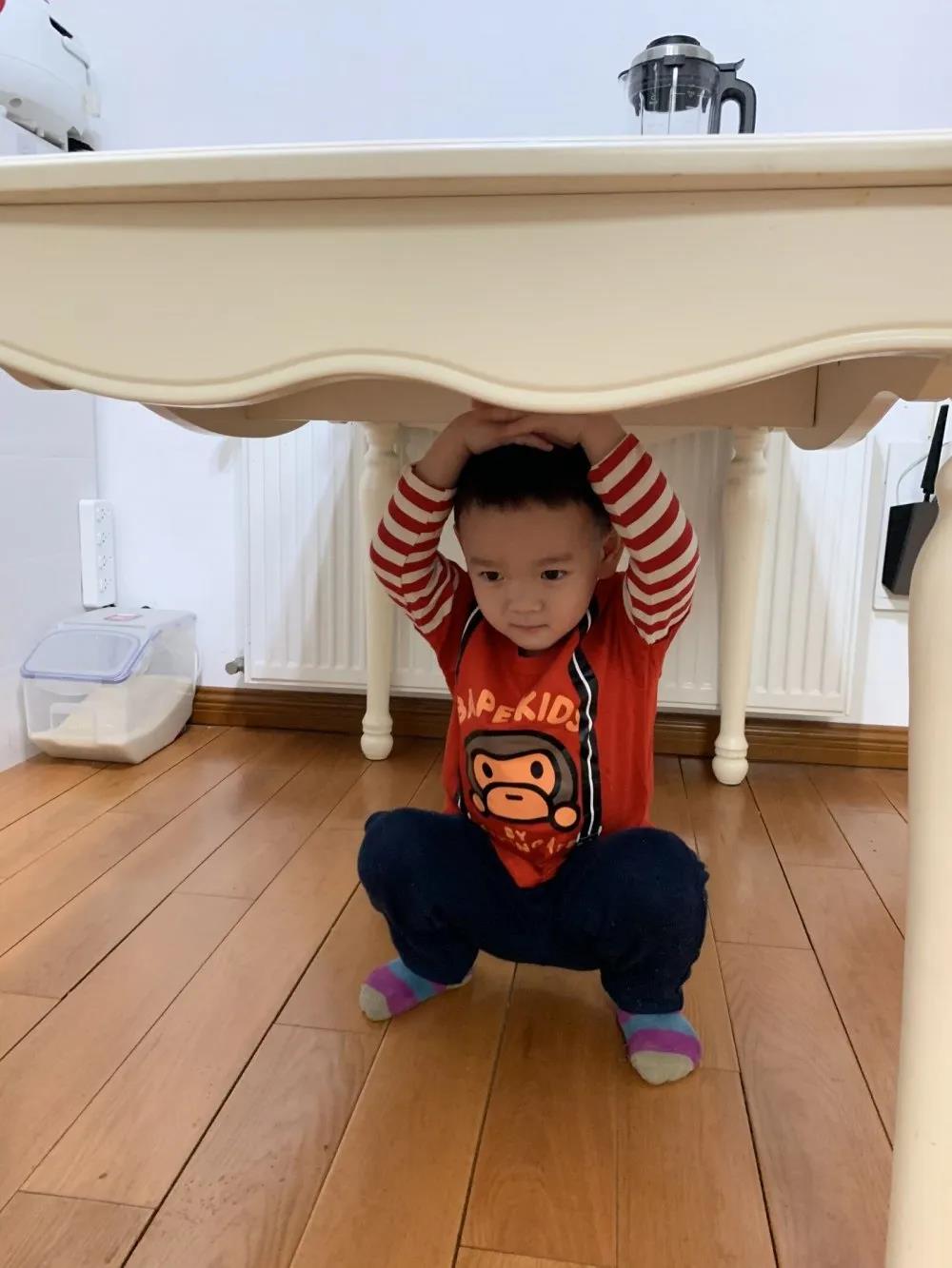 （乐动马幼）【安全第一】提升师幼应急能力，筑牢防灾减灾防线——马群幼儿园第一分园居家防震应急疏散演练