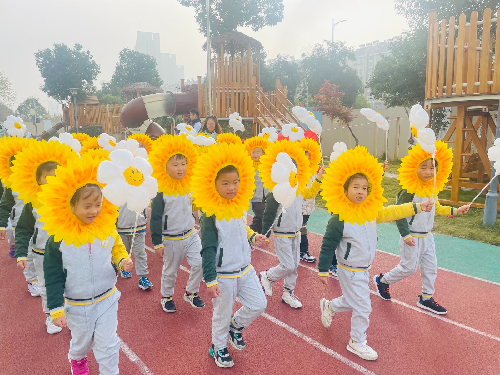 （乐动马幼）【园所动态】创享运动 悦享健康——马群幼儿园冬季运动会开幕仪式