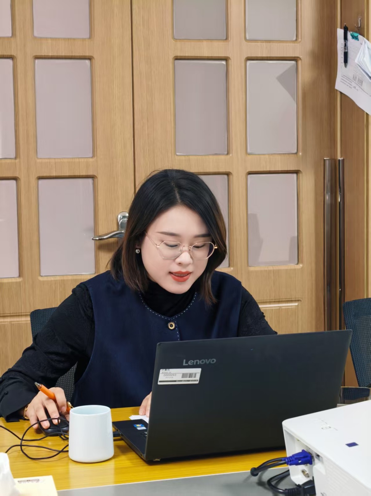 主持人汇报 (2).jpg 主持人汇报 (2).jpg