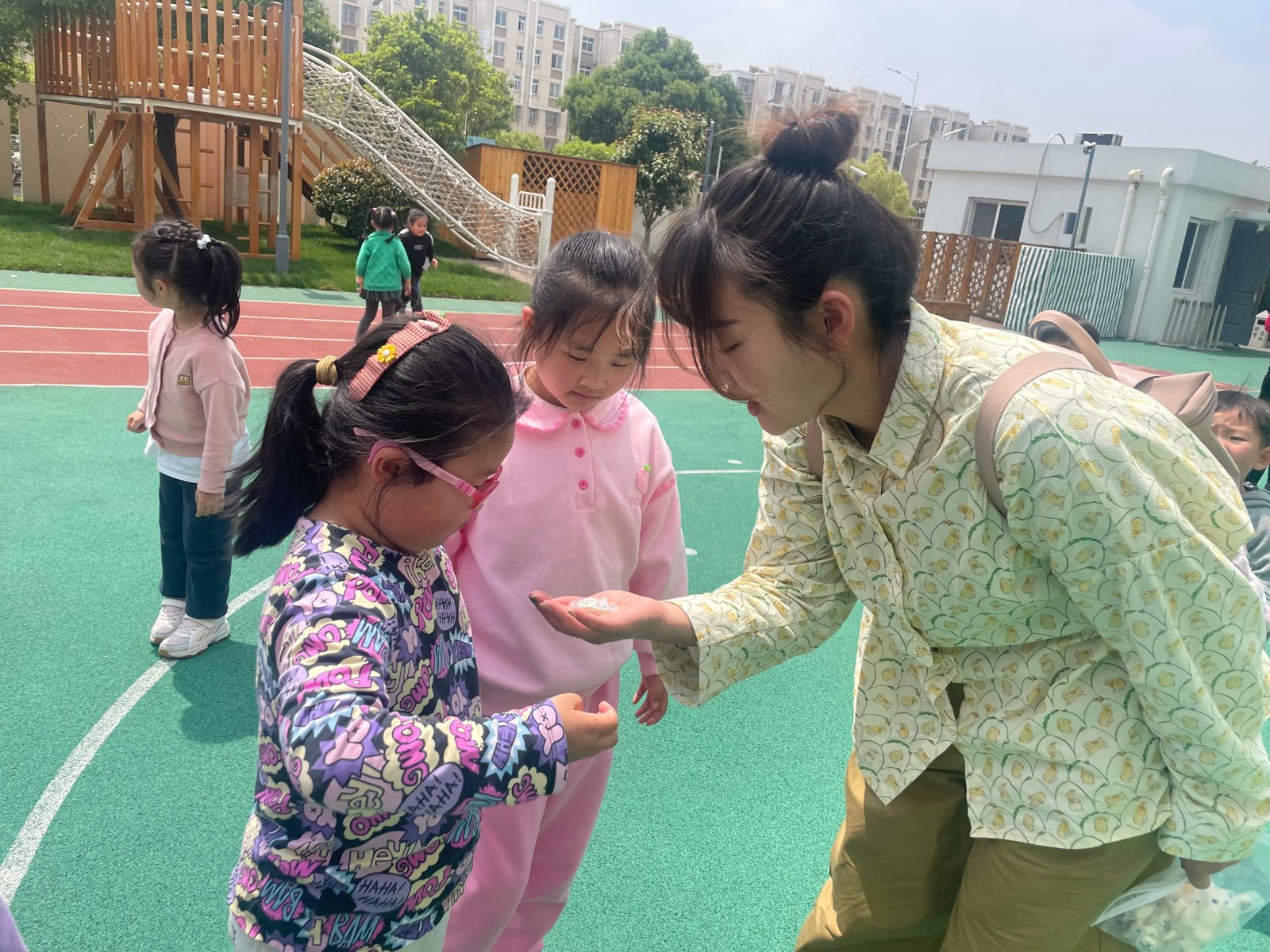 （乐动马幼）【安全第一】家园共育，健康成长 ——马群幼儿园第二次膳食委员会及防拐演练活动