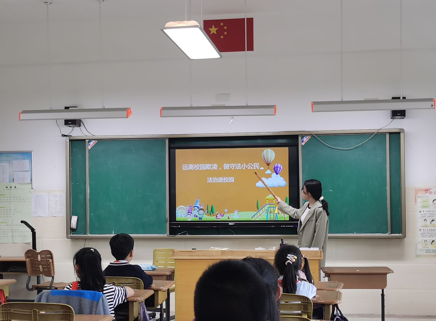 法律伴我成长新闻稿_html_2c63a829.jpg