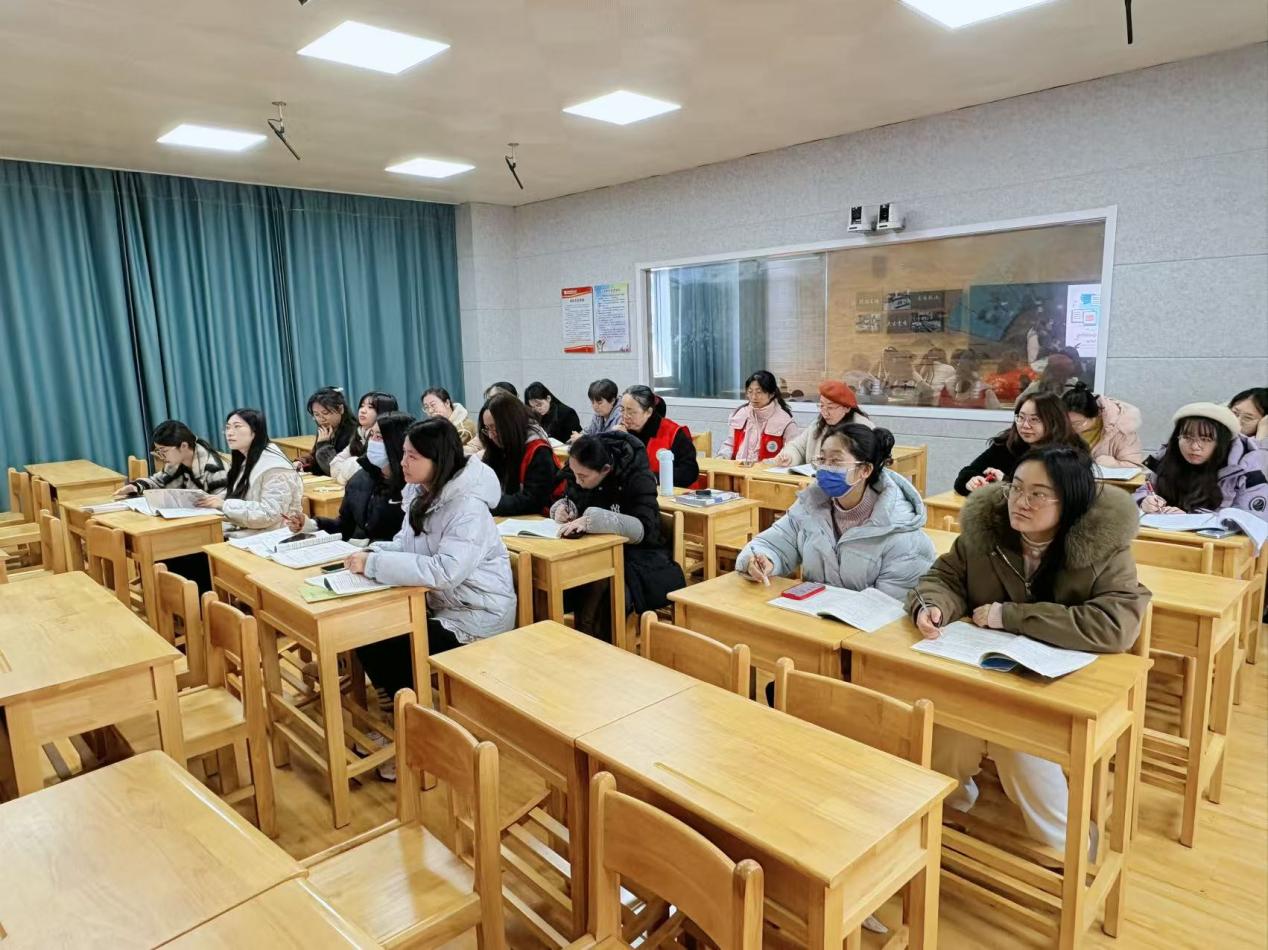 ”研风”拂千里，满目待芳菲一一青秀城小学语文组校本研修活动（一）_html_m2b288ea1.jpg