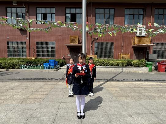 2025.4.9-朱洋梦-四11升旗仪式_html_6f1b51ad.jpg