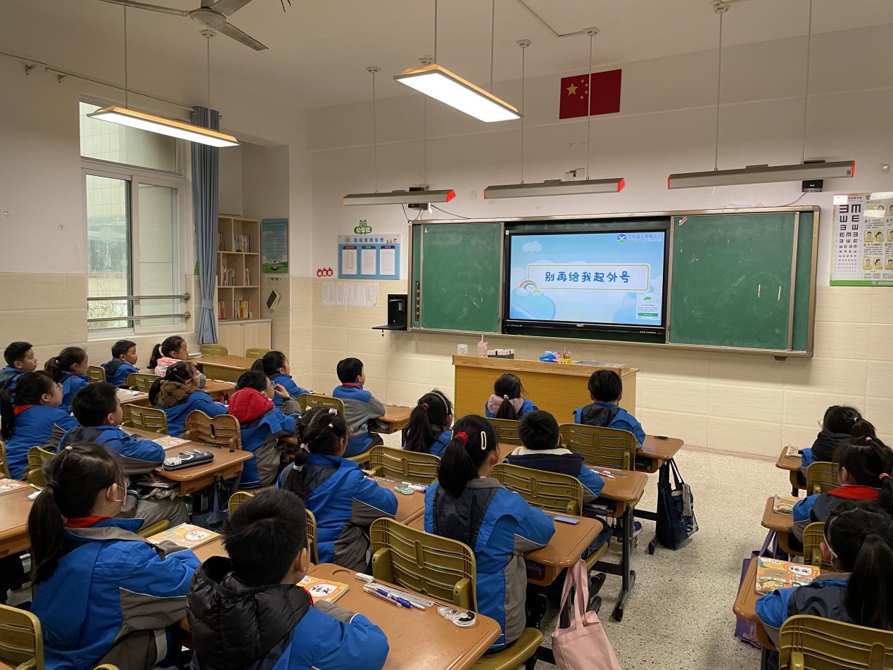 【青小】法制教育周报道_html_m3d71fc37.jpg