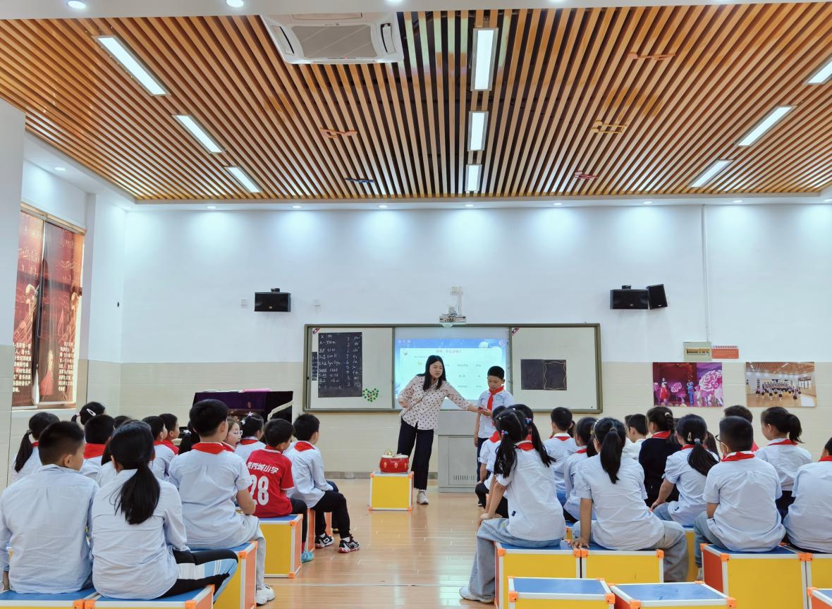【大爱青秀】乐韵润心，共研成长——南京市青秀城小学音乐校本研修课活动（二）_html_m348ed899.jpg