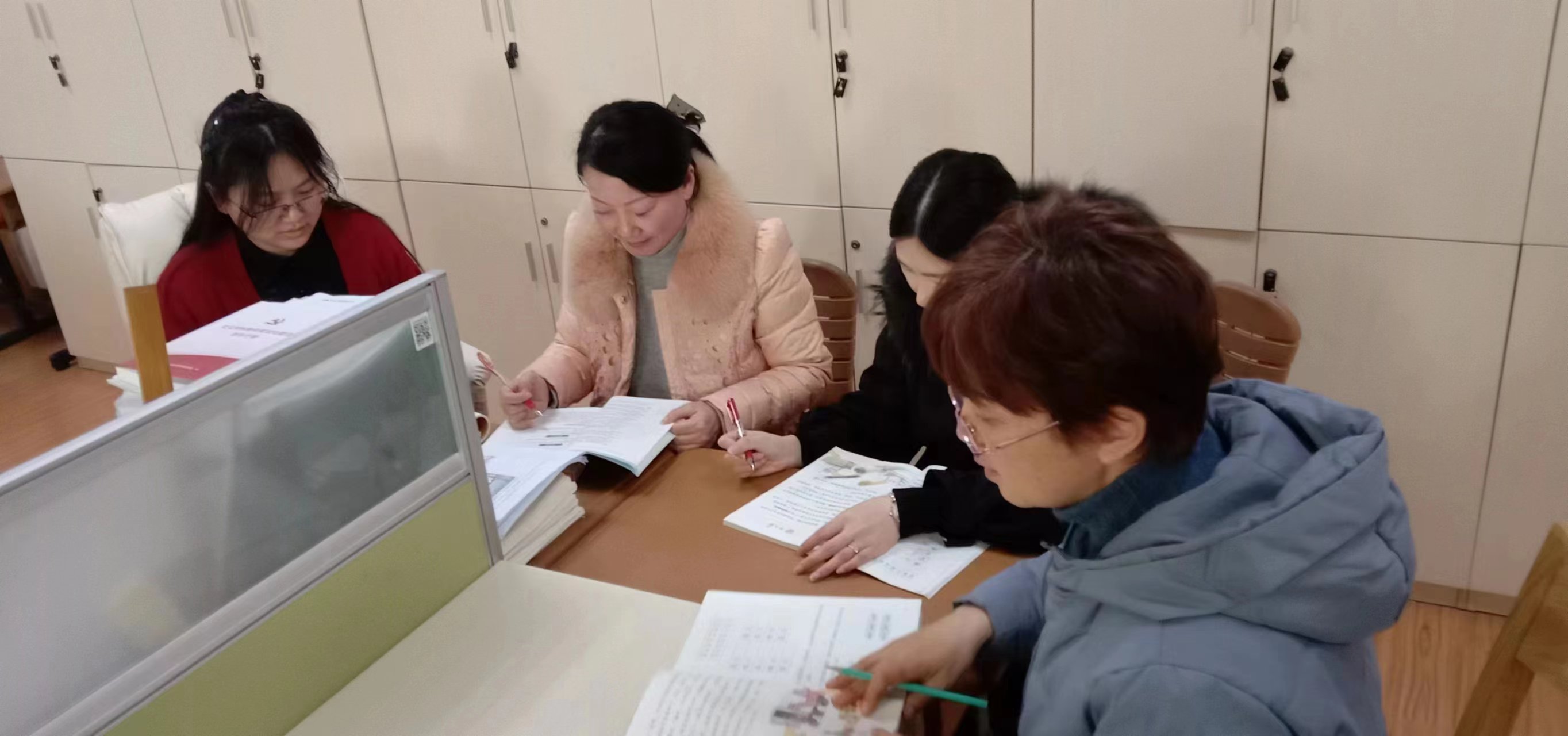集体备课新闻稿2.15(2)_html_61465ce9.jpg