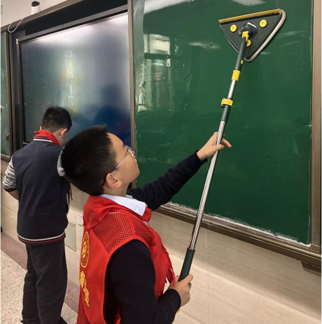 【大爱青秀·德育】打造清爽教室 共享美丽校园