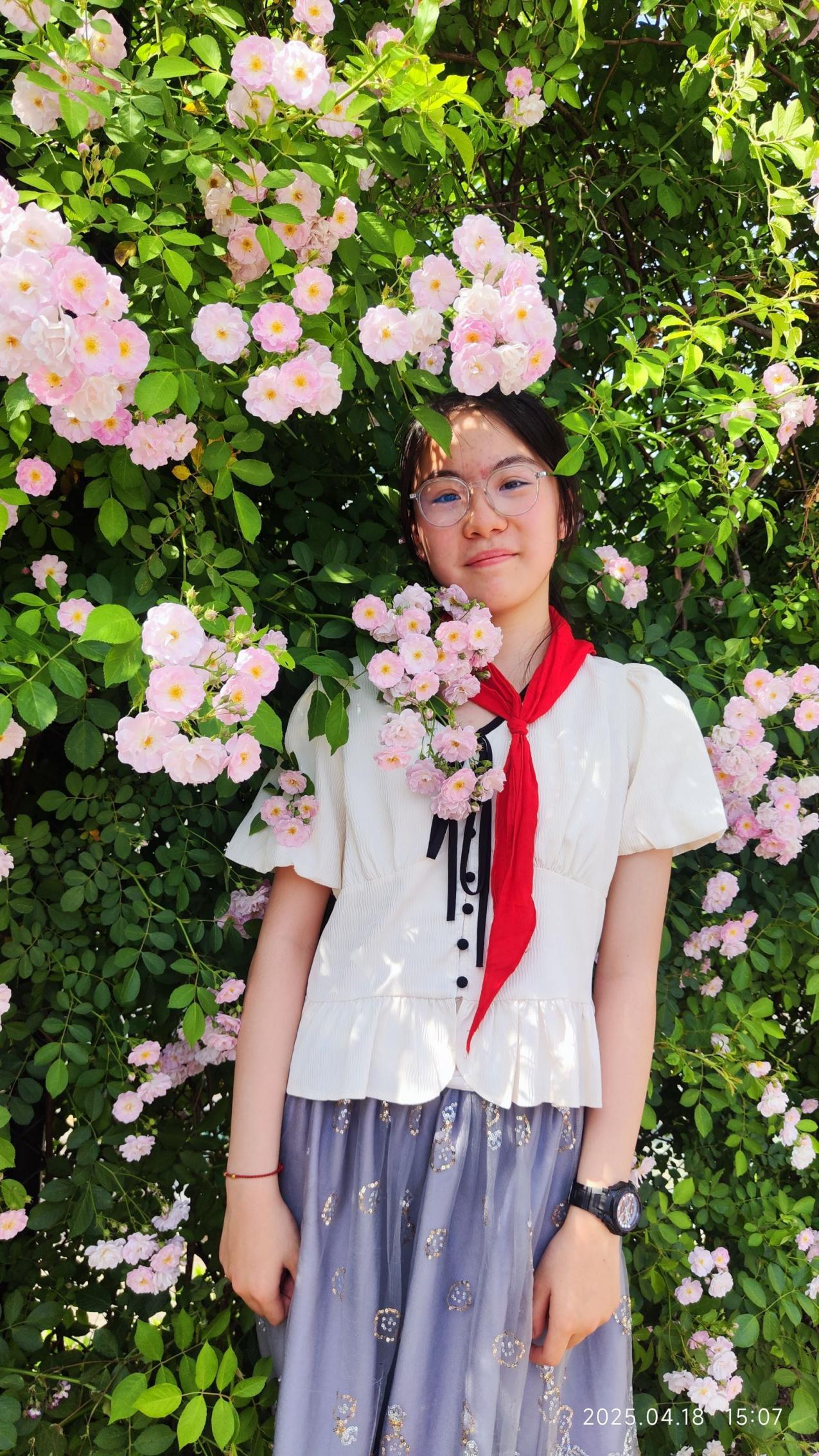 2025.6.23朱婕【大爱青秀&middot;记忆德育】六4比个耶 毕个业_html_m637abad3.jpg